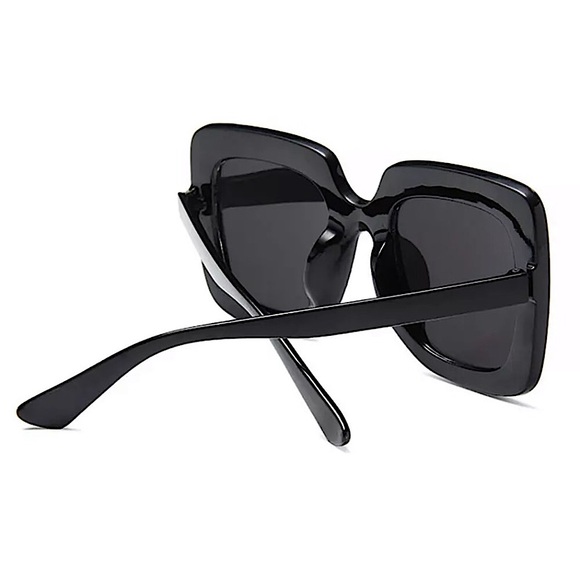 Black Rhinestone Oversized Sunglasses🕶 - Picture 4 of 13